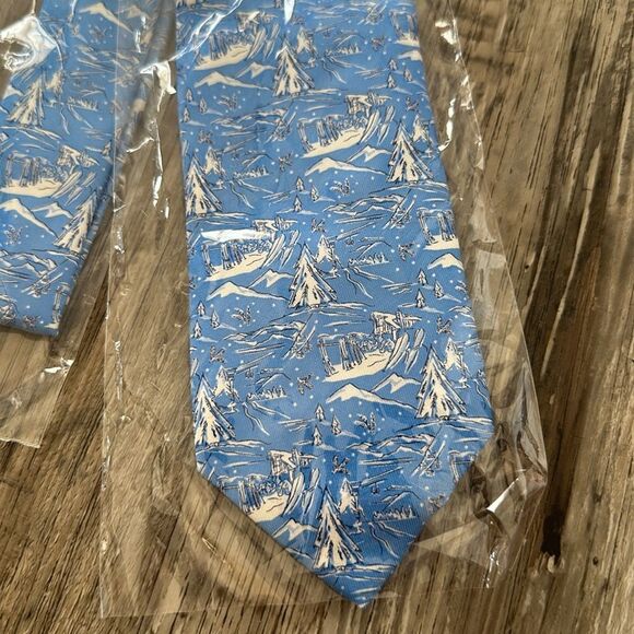 Vineyard vines men’s coastal blue tie in aspen scenic - Picture 2 of 3